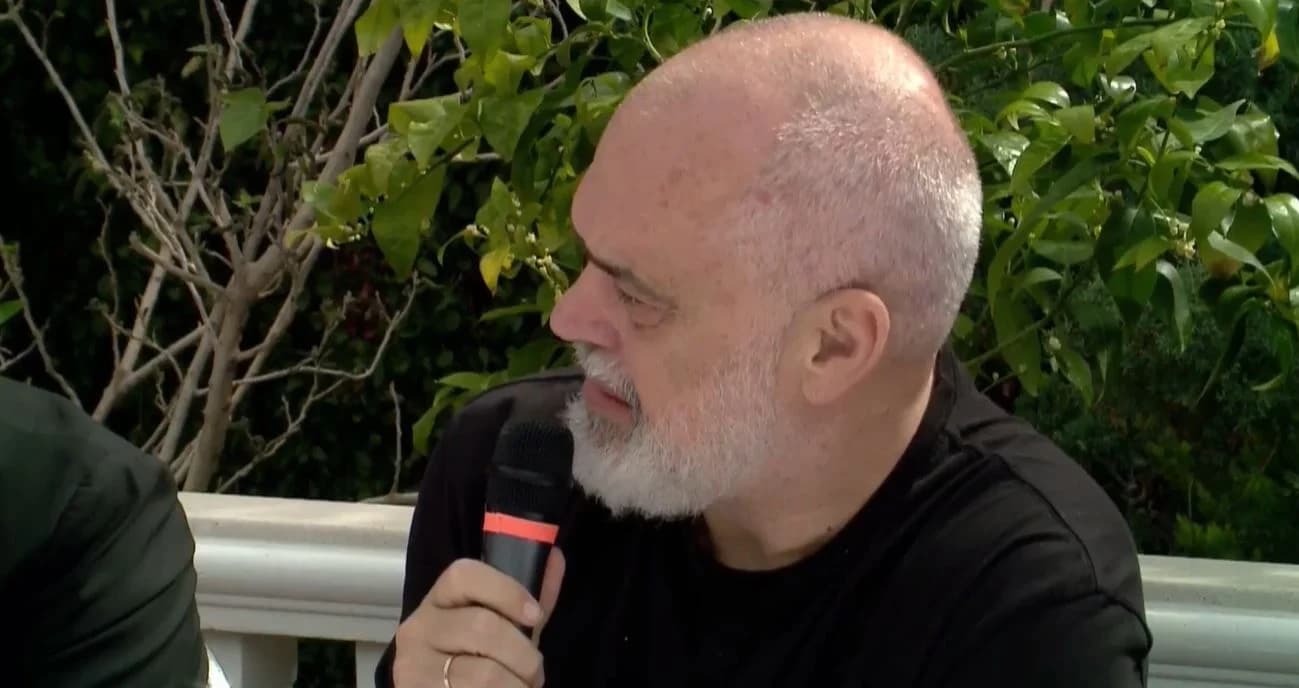 Rama takohet me operatorët turistikë në Vlorë: Krahasuar me një vit më parë, ka një rritje të madhe të turistëve