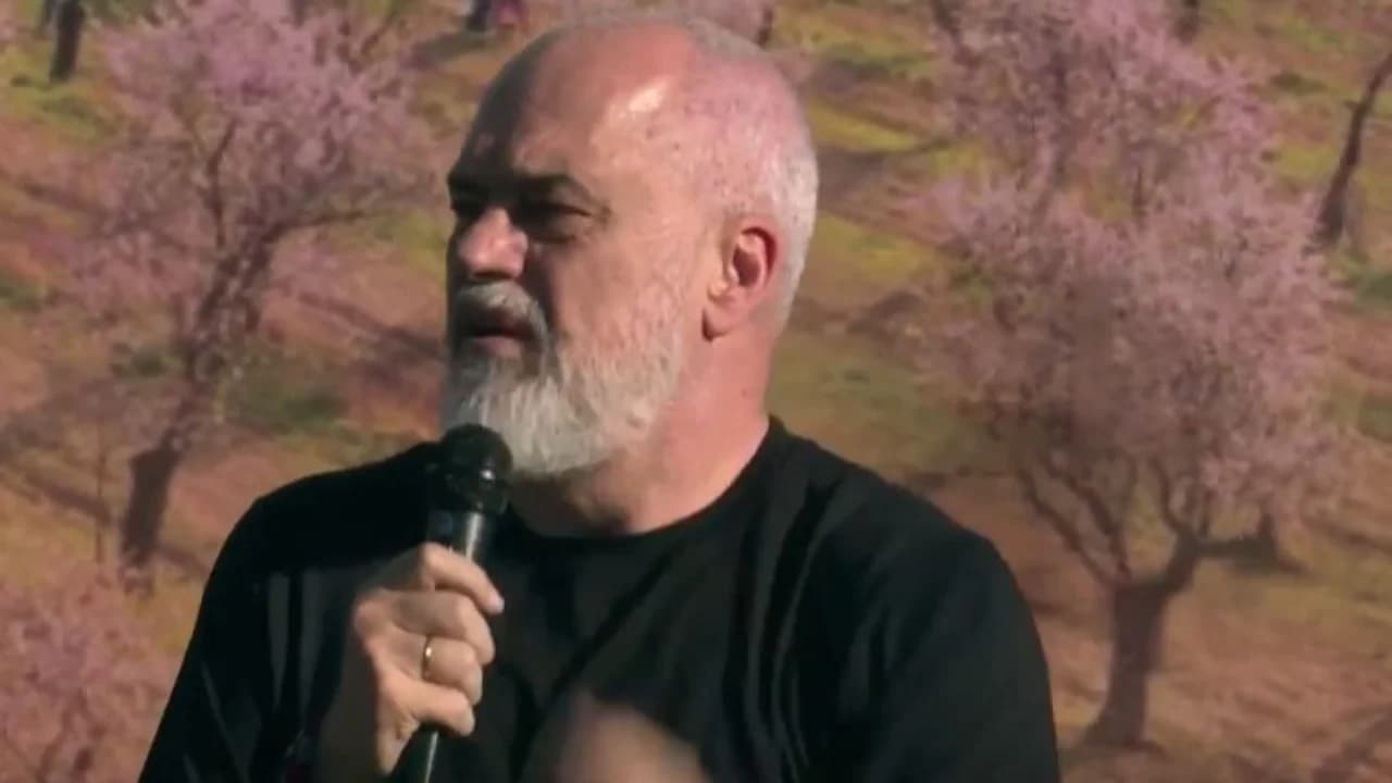 “Po na mbledhin në kooperativë socialistët”/ Rama me fermerët e Dibrës: Grupim në shoqëri të bashkuara bujqësore. S’do shesim me çanta rrugëve të Brukselit