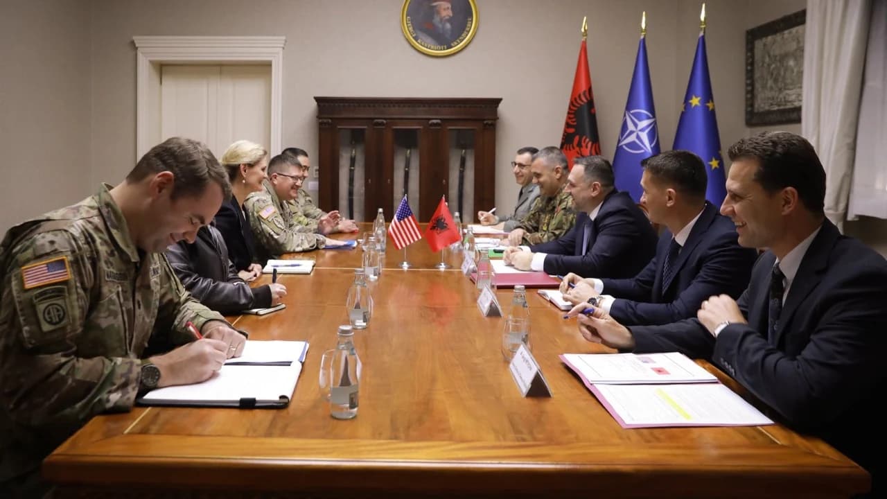 Gjenerali amerikan takohet me ministrin e mbrojtjes, Ambasada e SHBA: Shqipëria ka bërë progres mbresëlënës në mbrojtjen kibernetik