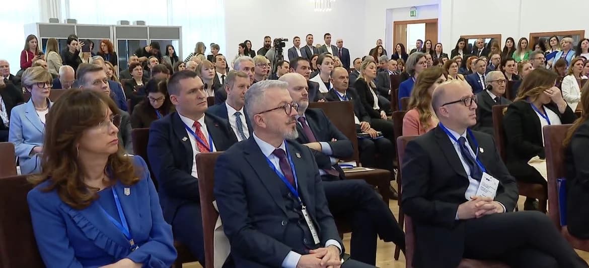 Kongresi Botëror i Ligjit në Tiranë, 600 personalitete të drejtësisë mblidhen për sesionin hapës të forumit që mbahet në 2027, zbardhet agjenda