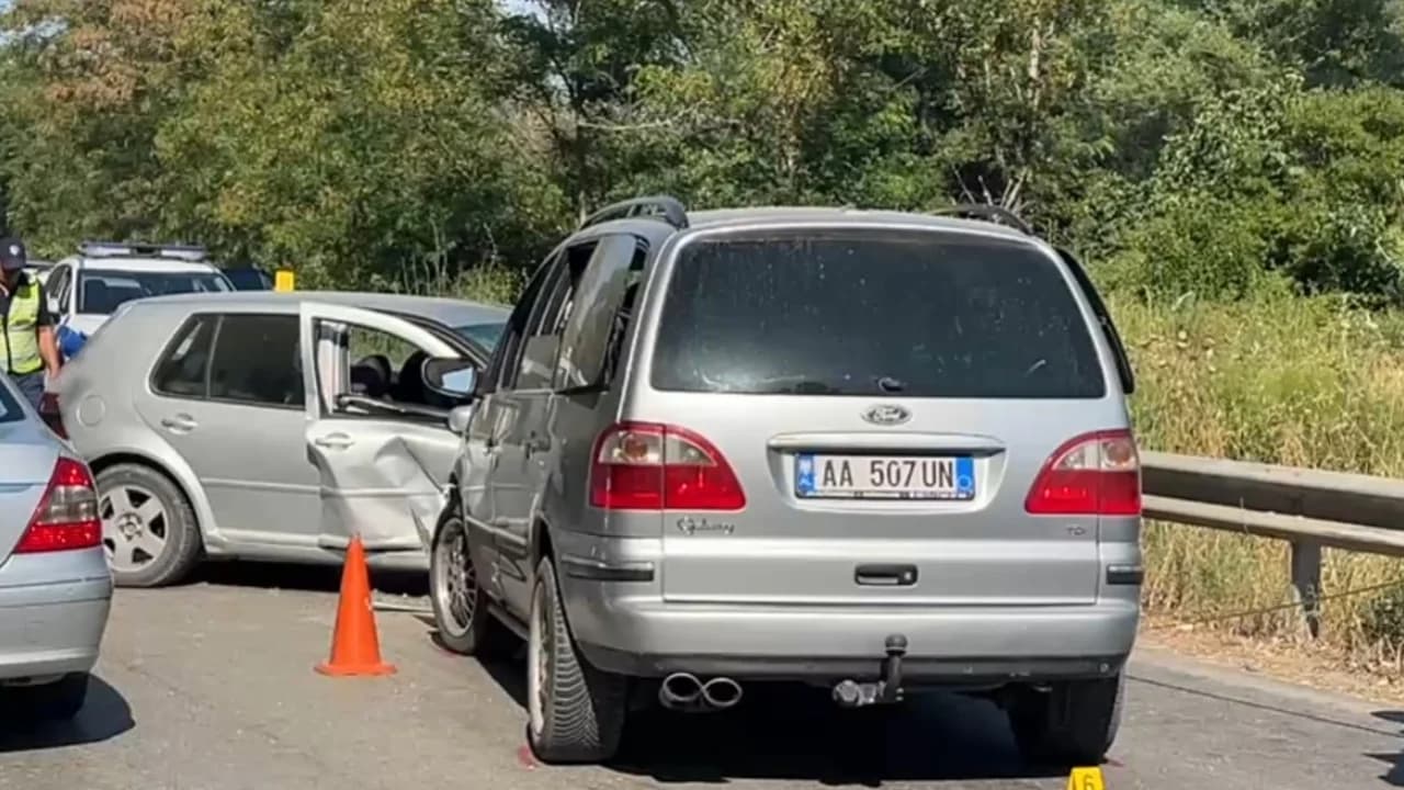 Aksident në aksin Fier-Levan, automjetet përplasen me njëra-tjetrën, dy të plagosur nisen drejt spitalit
