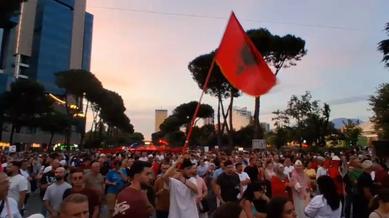 Qeveri teknike me mandat 12 mujor, ndryshim i Kushtetutës dhe Kodit Zgjedhor, protestuesit rendisin 5 kërkesa: Kryeministri jo më shumë se 2 mandate