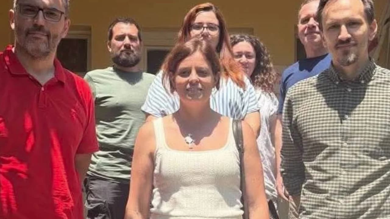 “Internacionalja Komuniste në veprim”, eurodeputetja italiane krah Qorrit dhe Muçit, kush është Ilaria Salis që ishte sot në protestë, e arrestuar për sulme me dhunë në Hungari