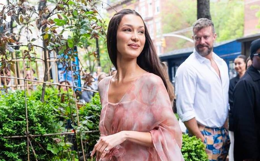 “Kam provuar çdo trajtim, asgjë nuk po funksionon”, Bella Hadid flet për betejën me sëmundjen