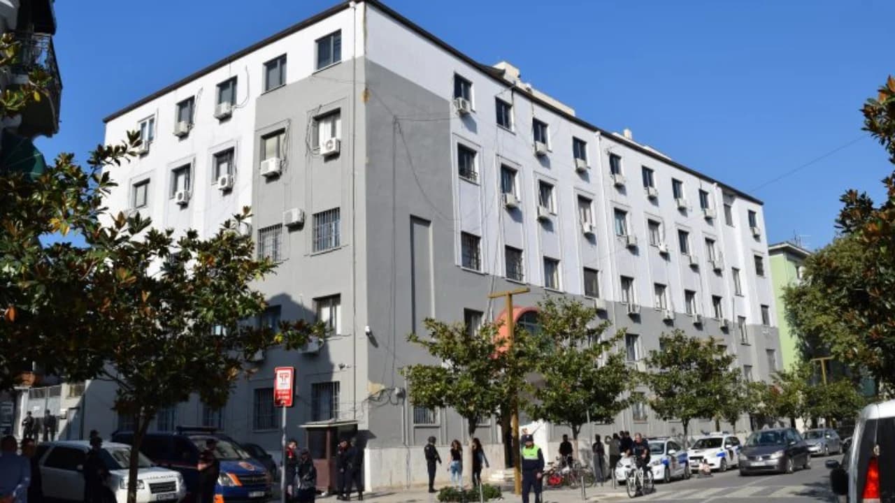 Vrau vëllanë se kaloi me zetor mes tokave, Gjykata e Durrësit lë në burg 76-vjeçarin Muhamet Rreshka