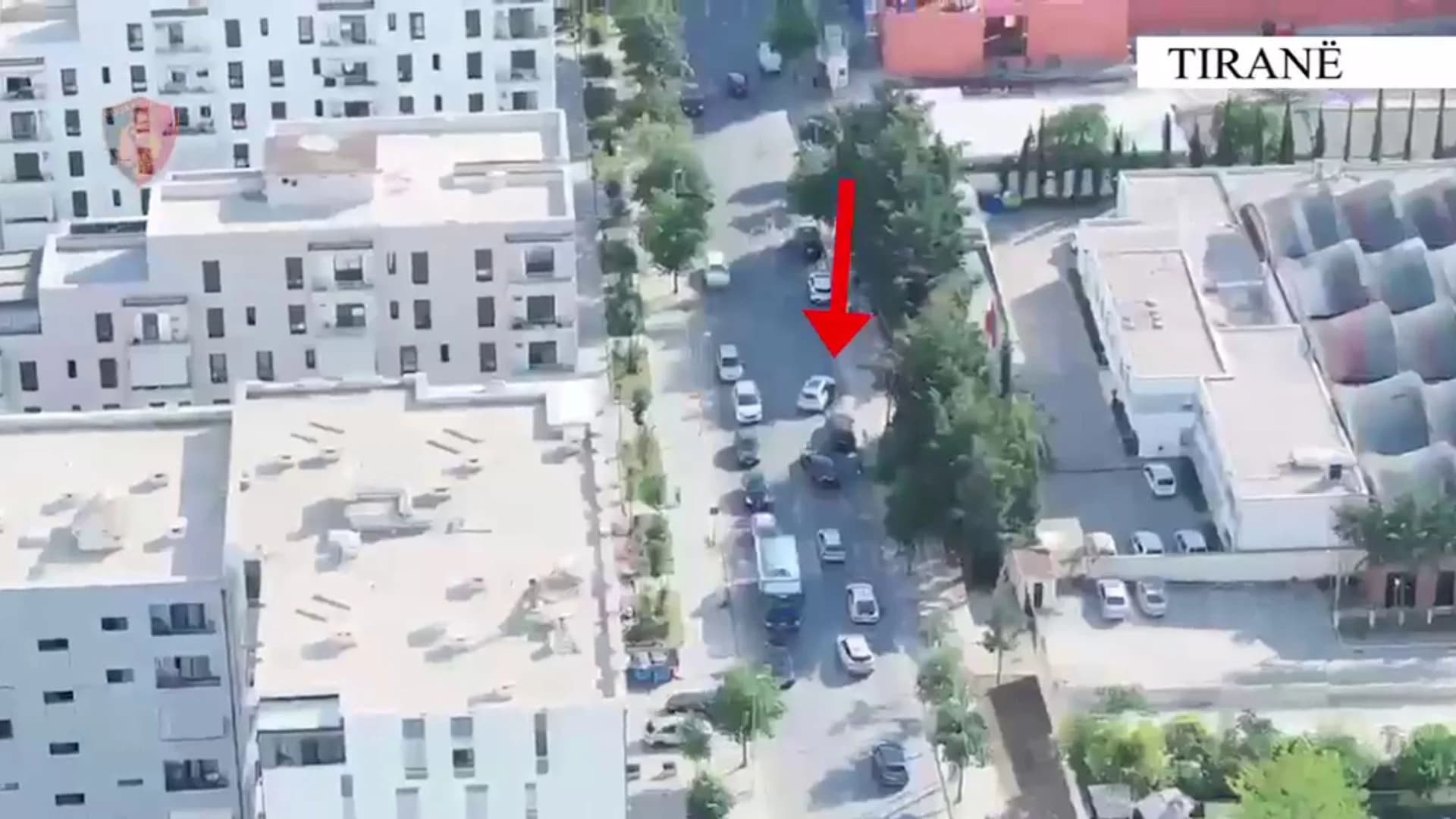 Ishin pjesë e një grupi kriminal që shiste armë zjarri, arrestohen 4 persona në kryeqytet, shpallen në kërkim dy të tjerë