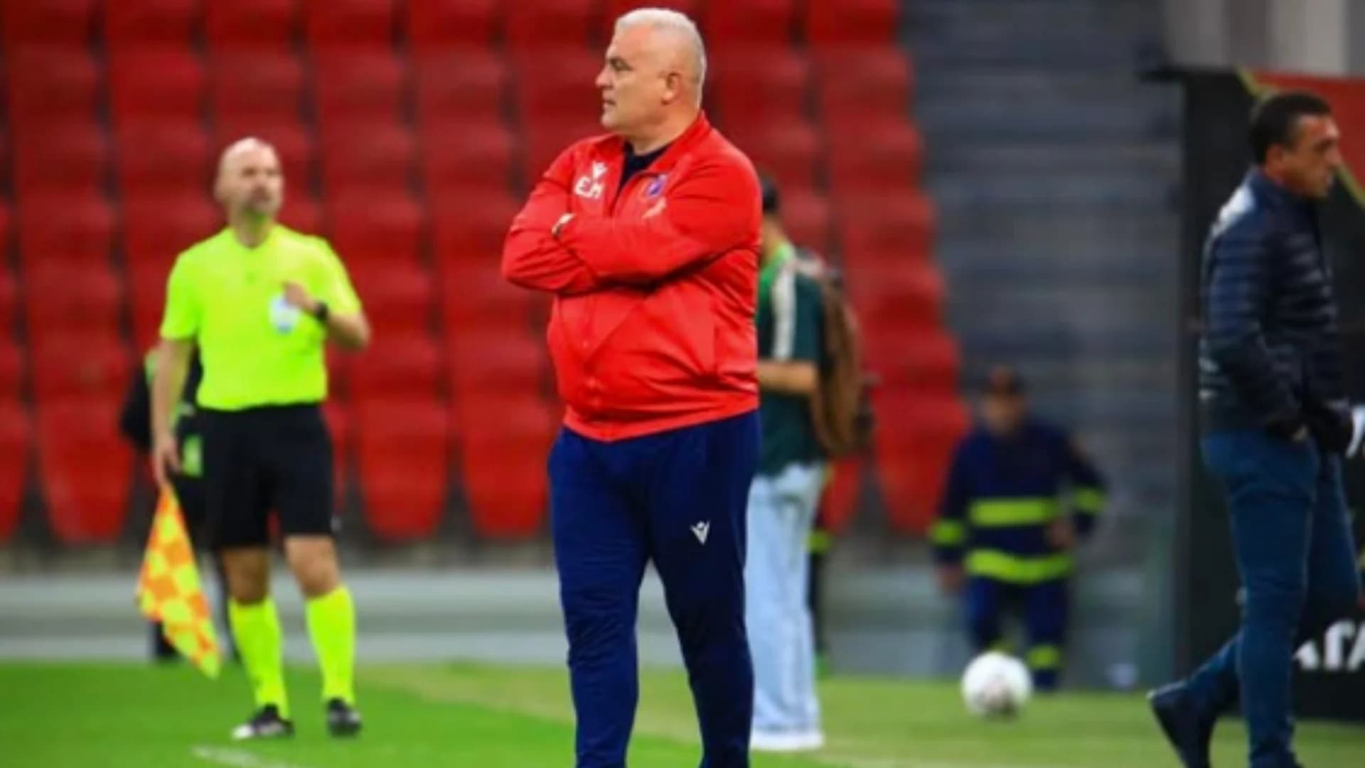 U përplas ashpër me lojtarët pas ndeshjes me Elbasanin, Vllaznia merr vendimin surprizë për të ardhmen e Edi Martinit