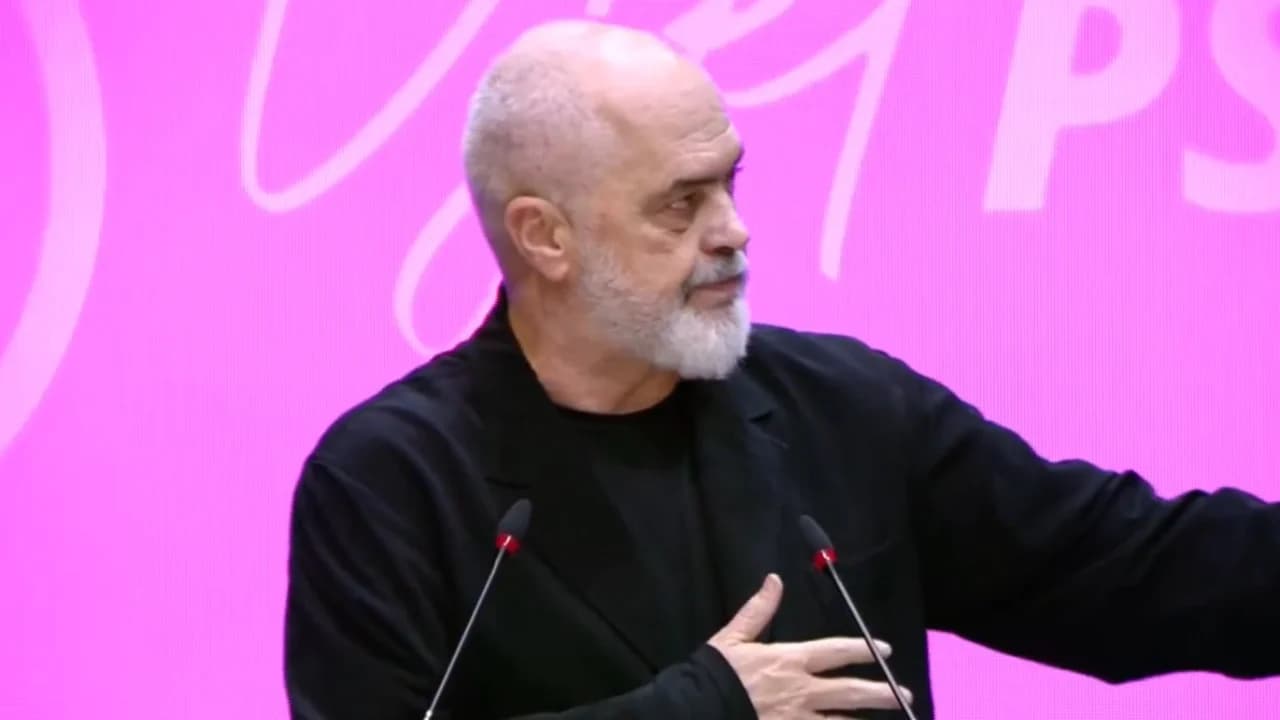 “Më argëton kreativiteti i memeve”, Rama reagon për pankartat e përdorura në protestën për Zvërnecin: U përcjell përgëzime e falenderime autorëve