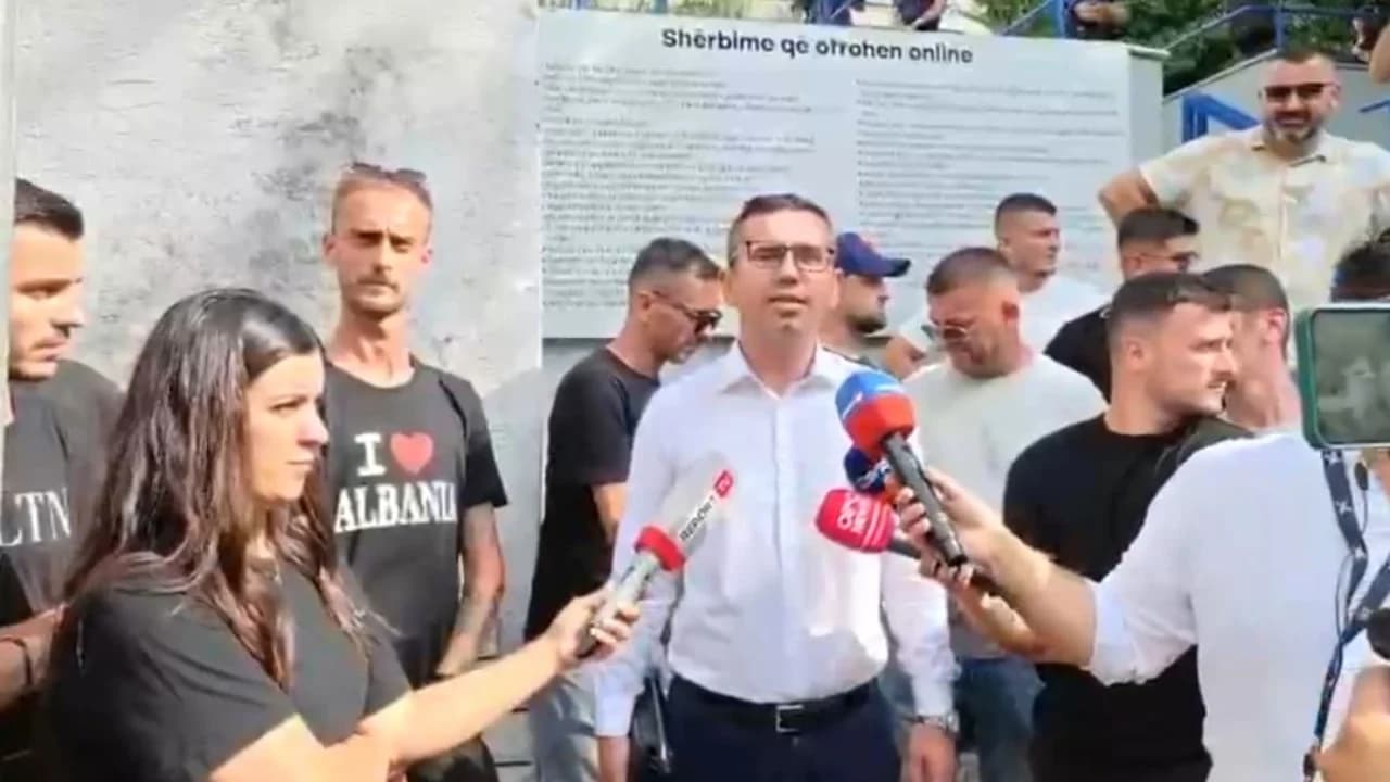 Shoqërimi në komisariat i 20 protestuesve, avokati i tyre thirrje Ramës: Të reagojë, qytetarët duhet të lirohen dhe të kthehen te familjarët