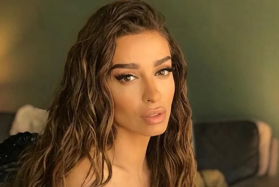 Nga njohja me bashkëshortin te fshehja e origjinës shqiptare, Eleni Foureira rrëfën vështirësitë e jetës