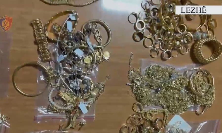 Arrestohet argjendari në Lezhë, policia sekuestron 3.3 kg flori dhe 133 ora luksoze me vlerë 300 mijë euro