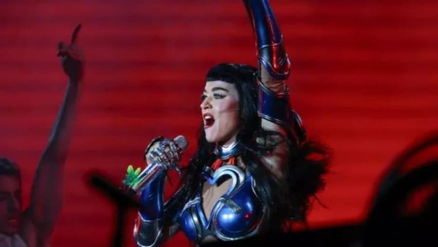 Katy Perry shpërthen ndaj Shtëpisë së Bardhë: Muzika ime synon të bashkojë njerëzit, jo të lavdërojë luftën