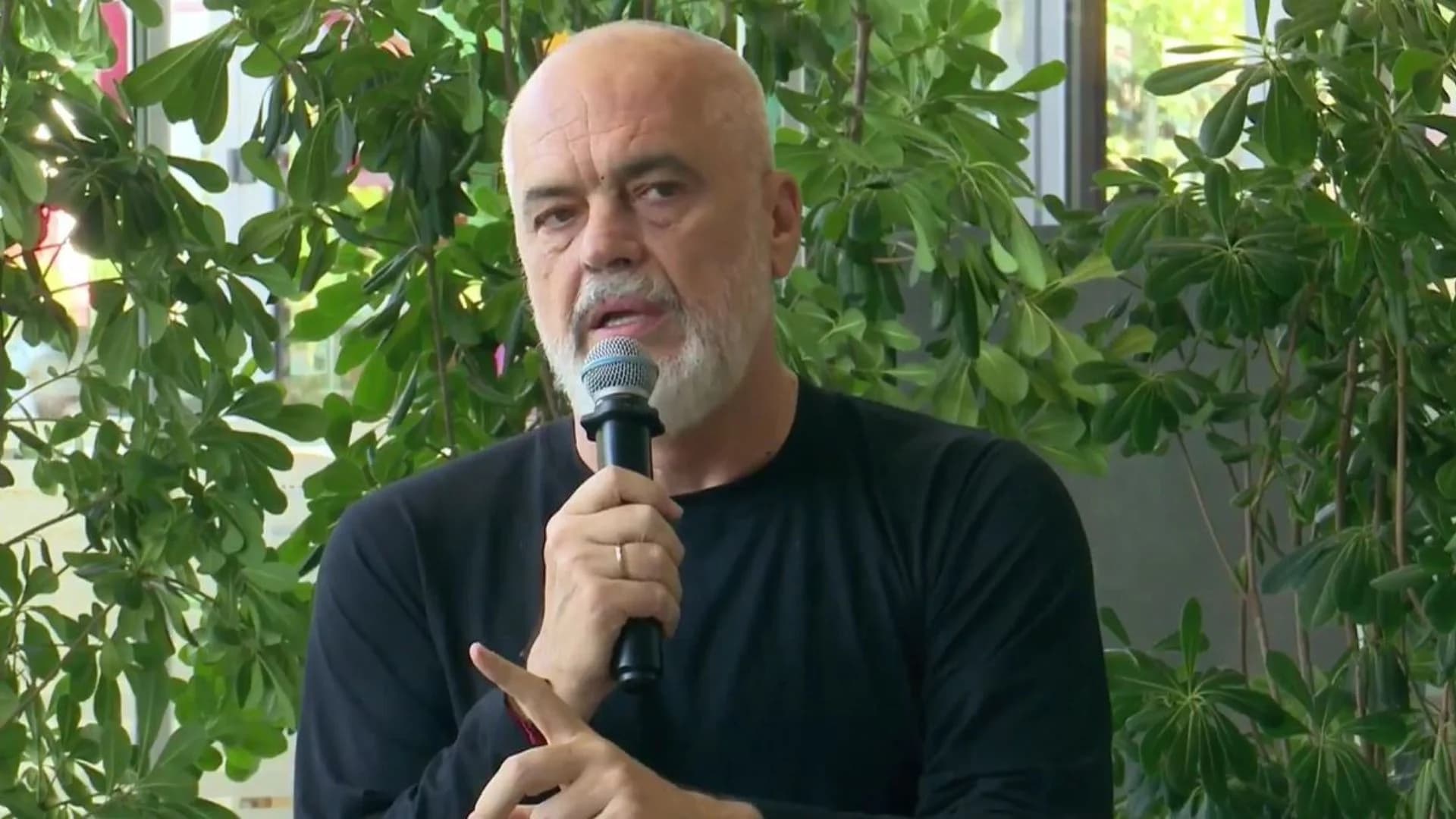 “Të ardhurat nga rritja e çmimit të naftës do t’i merrni ju”, Rama takim me pensionistët: Ata që u ankuan për rritjen, tani mund të ndjehen mirë