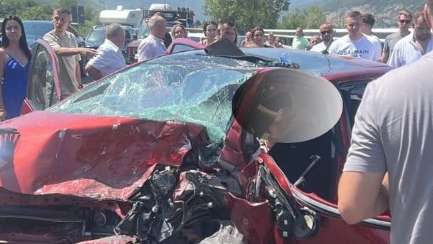 Makina del nga rruga pranë Rubikut, dy të plagosur përfundojnë në spital