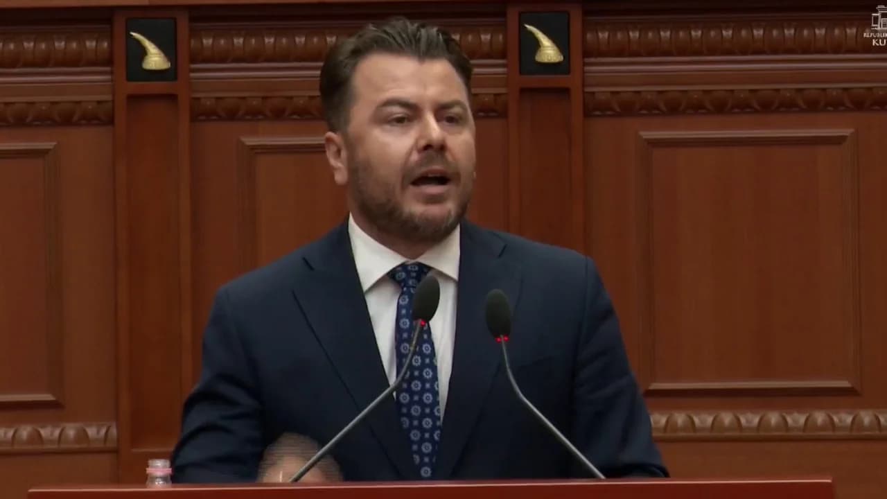 Partia Mundësia ndryshe nga PD nuk e bojkoton seancën, deputeti Kapri: U trembët nga vezët, janë mbushur koshat e plehrave me fotot tuaja
