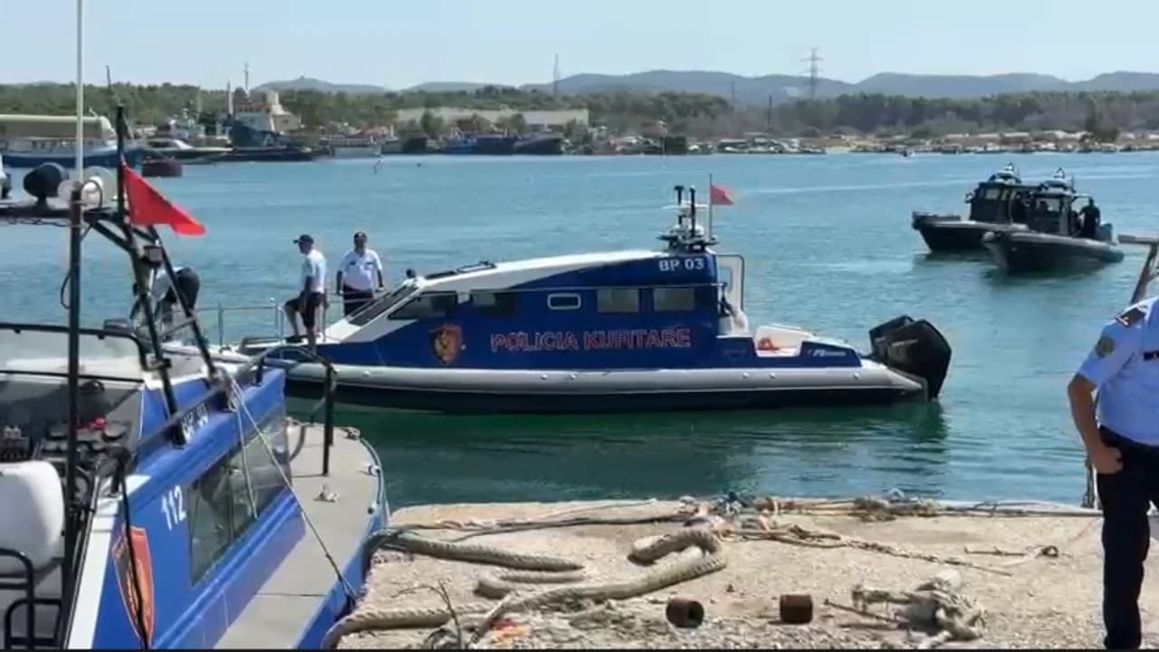Mjeti lundrues me 11 emigrantë të paligjshëm rrezikoi mbytjen në brigjet e Vlorës, shpëtohen nga Policia Kufitare