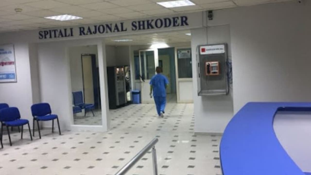Shtohen urgjencat në Shkodër/ Vapa, aksidentet dhe turistët shtojnë fluksin në spitalin rajonal