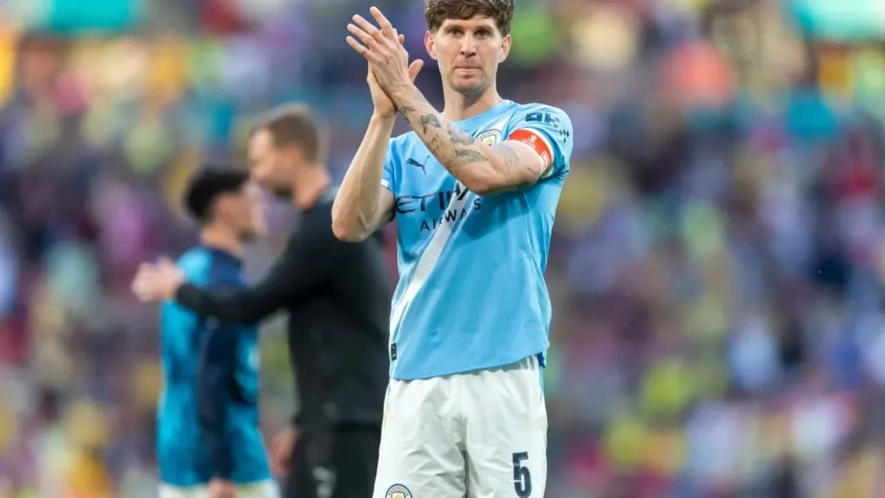 Interi mund Juventusin, zikaltrit transferojnë mbrojtësin që fitoi Tripletën me Manchester City-n