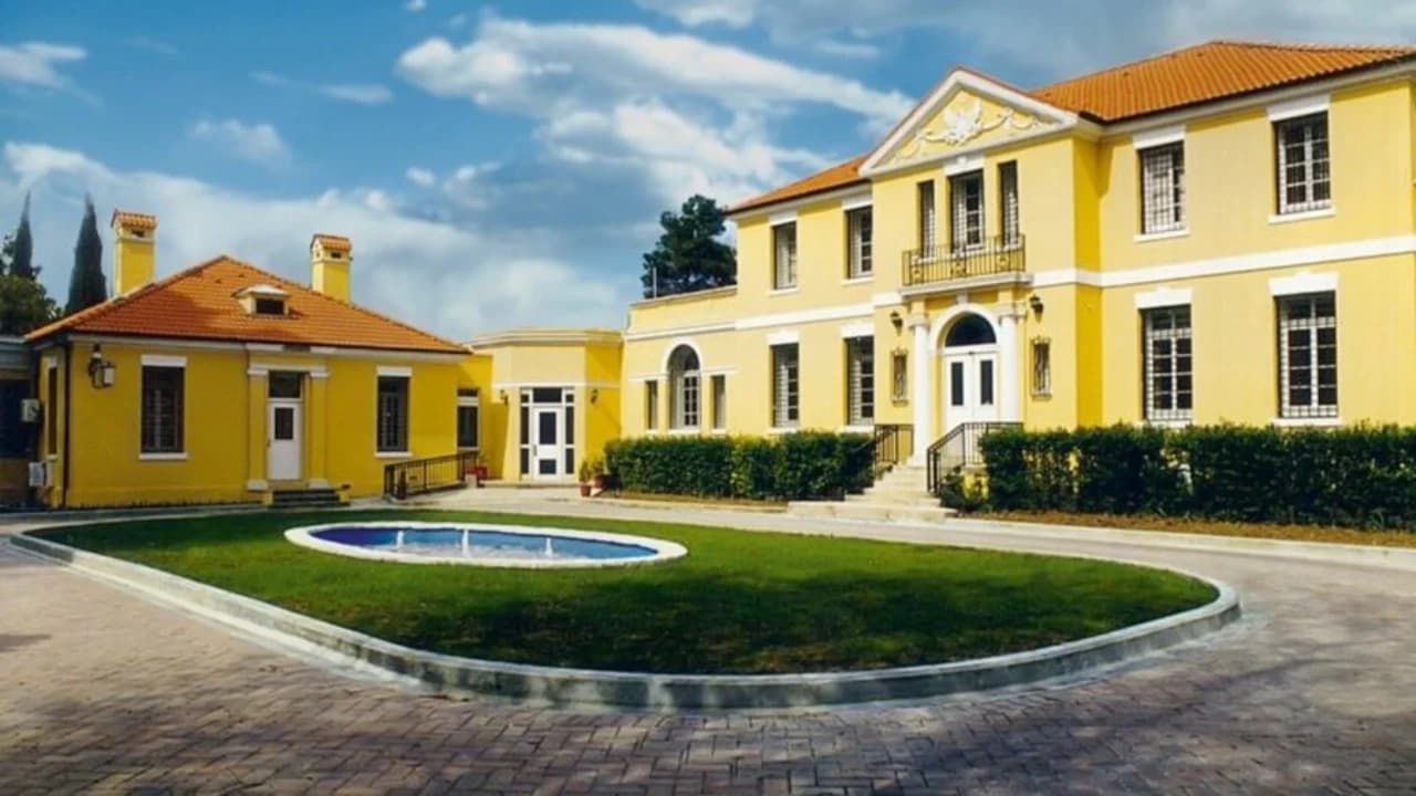 Ambasada Amerikane në Tiranë shpërndan mesazhin e DASH: Nën udhëheqjen e Trump do të anulohen vizat e shtetasve të huaj që kryejnë krime