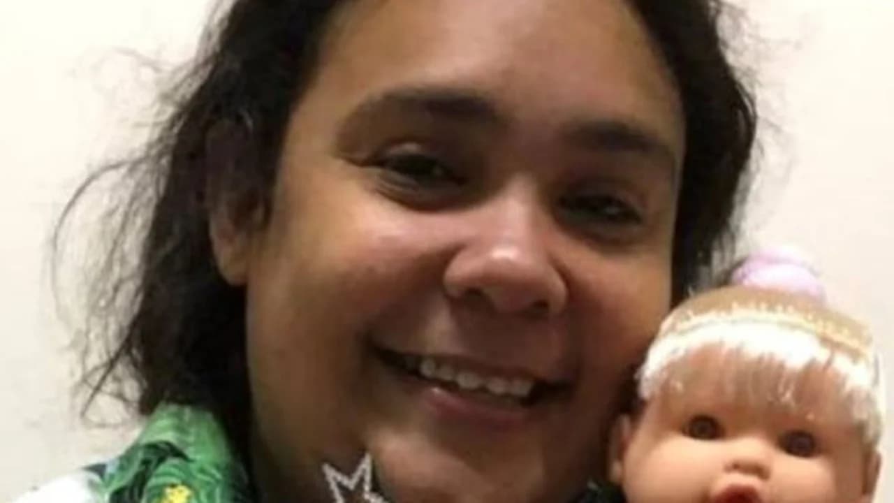 Historia e pazakontë në Brazil/ E veshur si fëmijë dhe me lodra në duar, 38-vjeçarja u shtir si 12-vjeçare për më shumë se një vit, mashtroi familjen sepse…