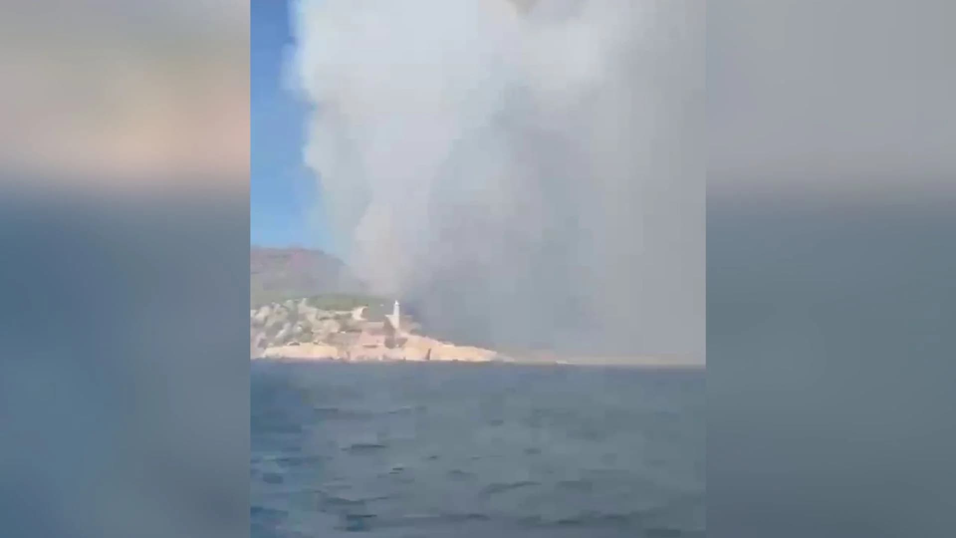 Zjarr në ishullin Salamina të Greqisë, humbin jetën dy persona, plagosen katër të tjerë