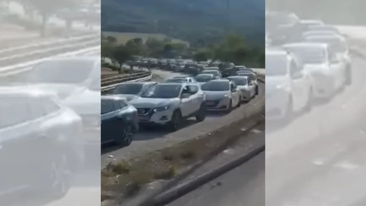Situatë e rënduar në Kakavijë, radhë e gjatë kilometrike nga makinat që duan të kalojnë në Shqipëri