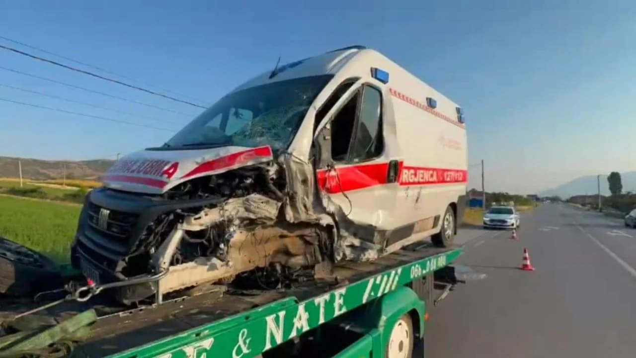Një aksident rrugor është shënuar rreth orës 05:00 të mëngjesit në afërsi të fshatit Sovjan, Maliq, ku janë përfshirë një autoambulancë dhe një automjet tjetër.