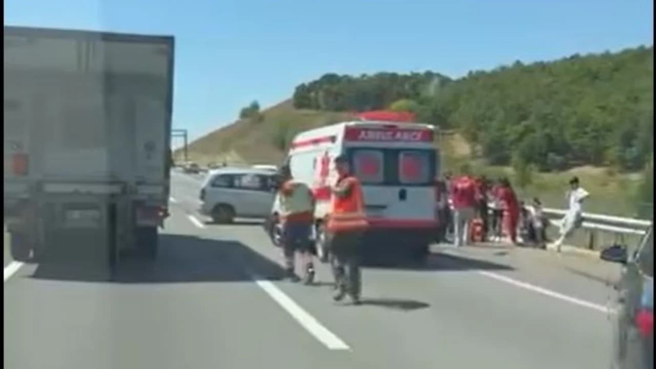 Aksident i frikshëm në Kosovë pranë kufirit me Shqipërinë, shtatë persona ngelin të plagosur