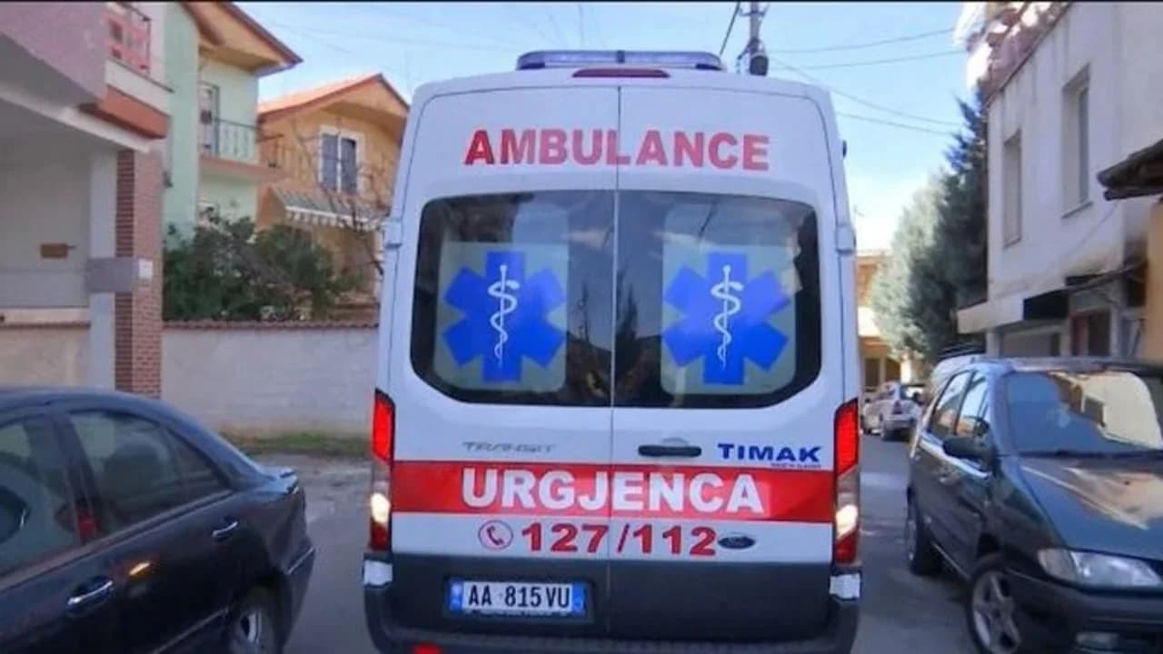 Tragjike në Ksamil/ Babai përplas aksidentalisht vajzën 4-vjeçare gjatë manovrës me makinë, fëmija humb jetën