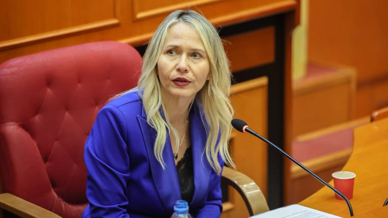 Veliaj i hoqi kompetencat/ Dorëhiqet Anuela Ristani: Largohem nga Bashkia e Tiranës pas 11 vitesh, mbetem gjithmonë “xhomllikse”