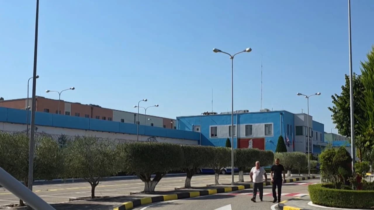 “Më ftuan për kafe dhe me qëlluan”/ Përleshja në burgun e Fierit, Denis Bajri tregon si e sulmoi Jurgen Zotaj në qeli