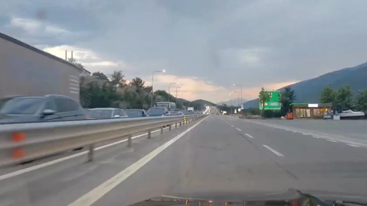 Fluksi i shtuar lëvizjesh në pikën kufitare të Morinit, në 12 orë regjistrohen mbi 41 mijë hyrje