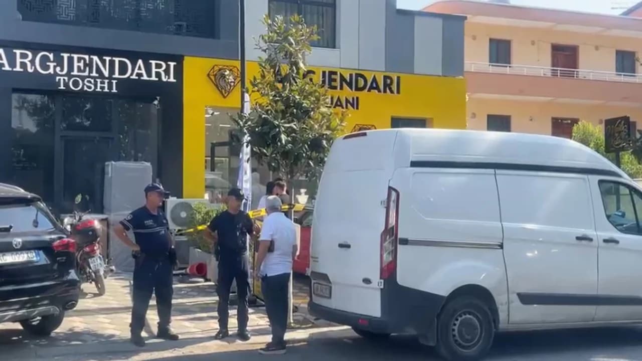 Vjedhja e argjendarisë në Paskuqan, “arrest me burg” për të dyshuarin. Dëshmia e grabitësit: Më pëlqejnë maskat e Halloween, e kam flakur pas festës