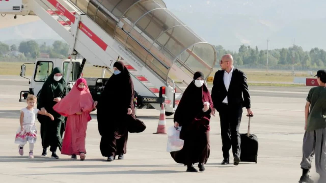 Riatdhesim nga Siria/ Pesë shtetas shqiptarë kthehen në atdhe, mes tyre gra dhe fëmijë. Gati procesi i riintegrimit në shoqëri