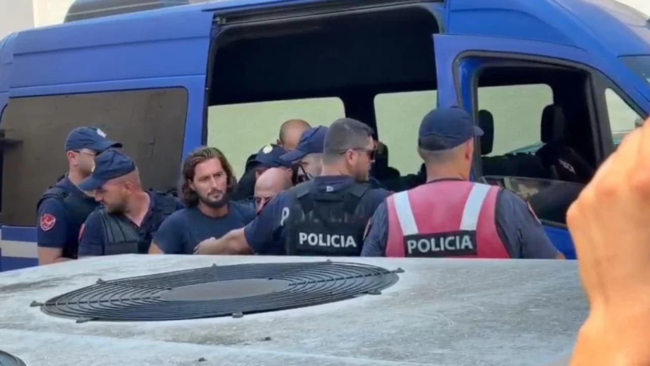 Vrasja në Ksamil/ “Nxito ore”, para se të hipte te makina e turqve, Sokrat Vata i kërkoi DJ të klubit ta çonte në spital: Ishte i mbuluar nga gjaku, pastaj zbriti dhe…