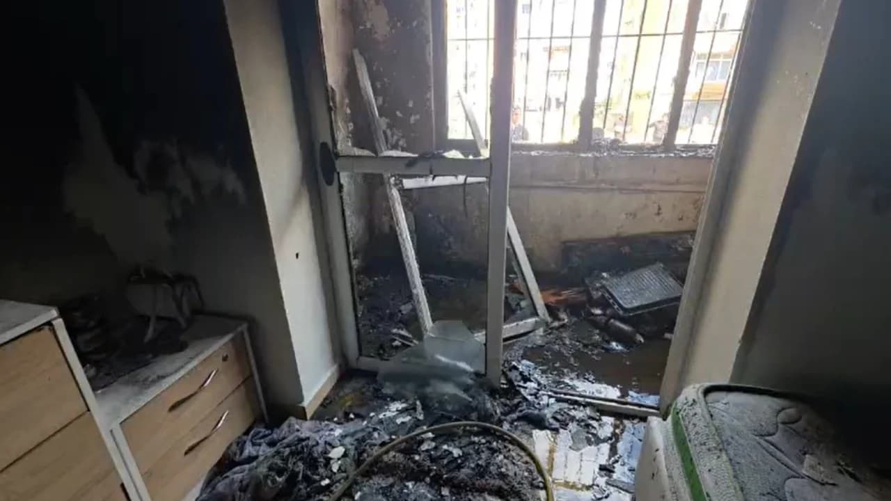 Zjarr në një banesë në Bulqizë, shpëtohet një person me aftësi të kufizuara