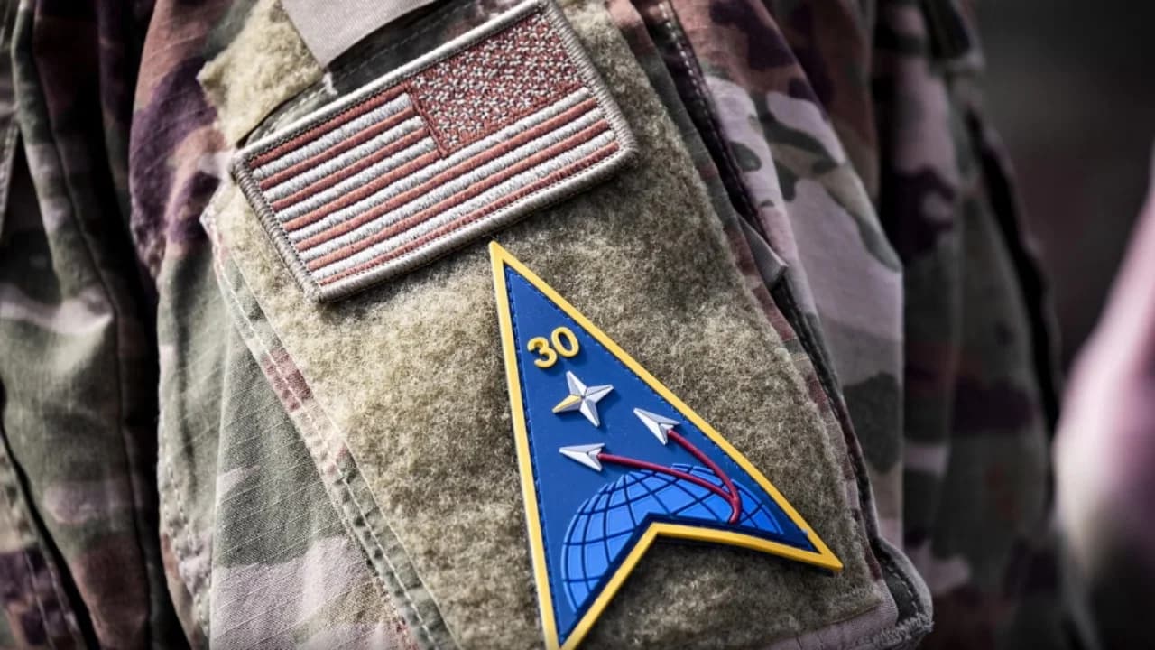 Tensionet zhvendosen në hapësirë, SHBA pranon se ka armë në orbitë: Rusia dhe Kina konsiderohen kërcënimet kryesore