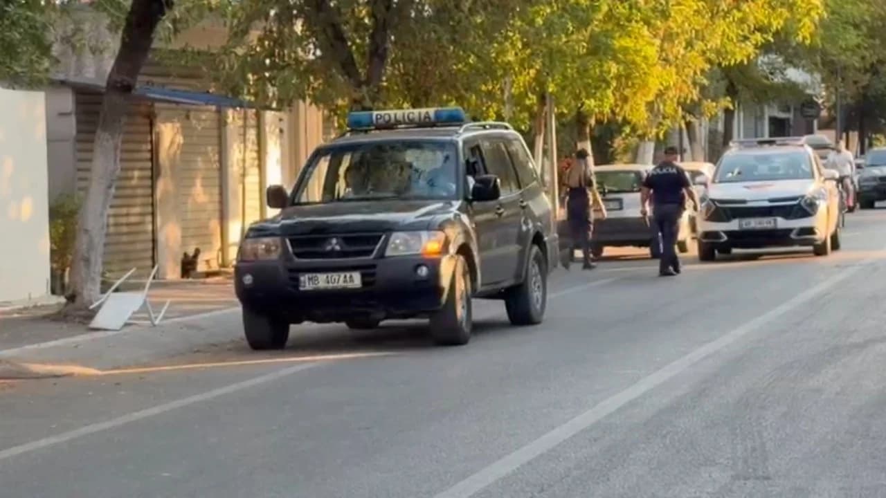 Aksion i policisë në Tiranë, vihen në pranga 8 të kërkuar për krime të rënda, armë, drogë dhe vjedhje
