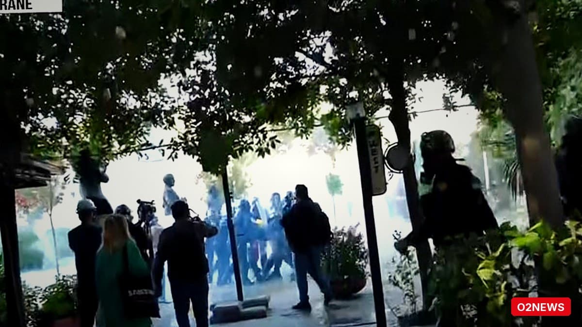 FNSH ndërhyn para Kryeministrisë; tenton shoqërimin e një protestuesi në lokal, klientët e pengojnë