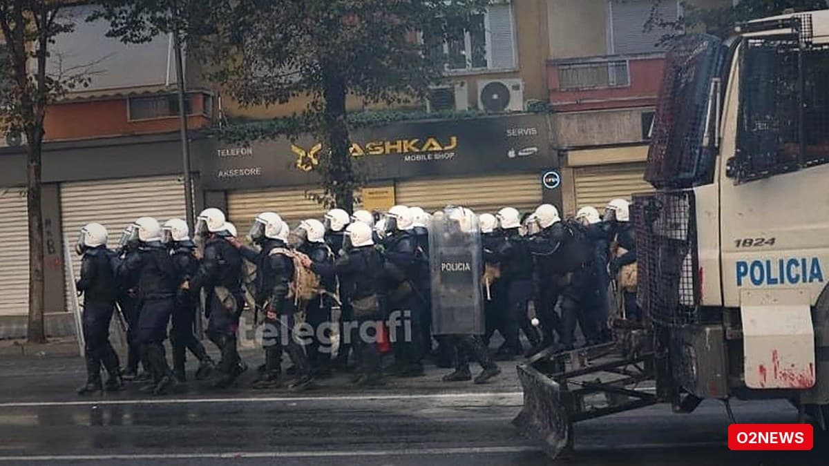 Gaz lotsjellës dhe ujë me presion në ditën e gjashtë të protestës; nisin shoqërimet në Tiranë