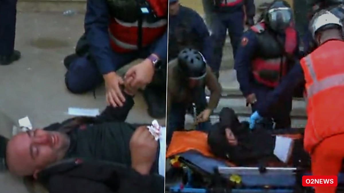 Gjatë përplasjes me policinë, protestuesit godasin një person; policia e nxjerr nga turma, më pas ndërhyn ambulanca