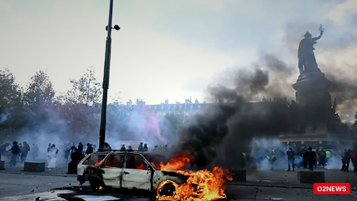 Përplasje në Paris dhe gjithë Francën: makina të djegura, policia me gaz lotsjellës e topa uji