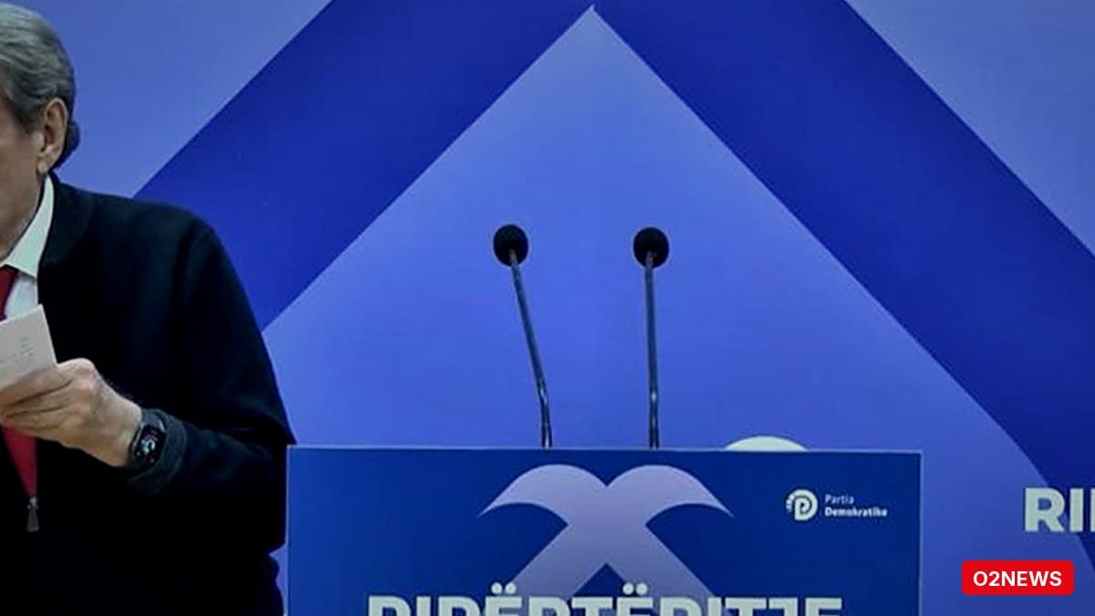 Provat e fjalimit të Berishës transmetohen gabimisht “live”, ndërpriten nga një telefonatë
