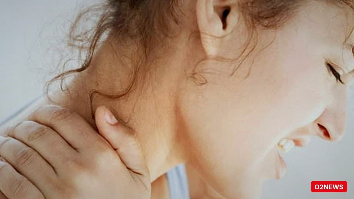 “Tech neck”: Si ta mbroni qafën kur kaloni orë para ekranit