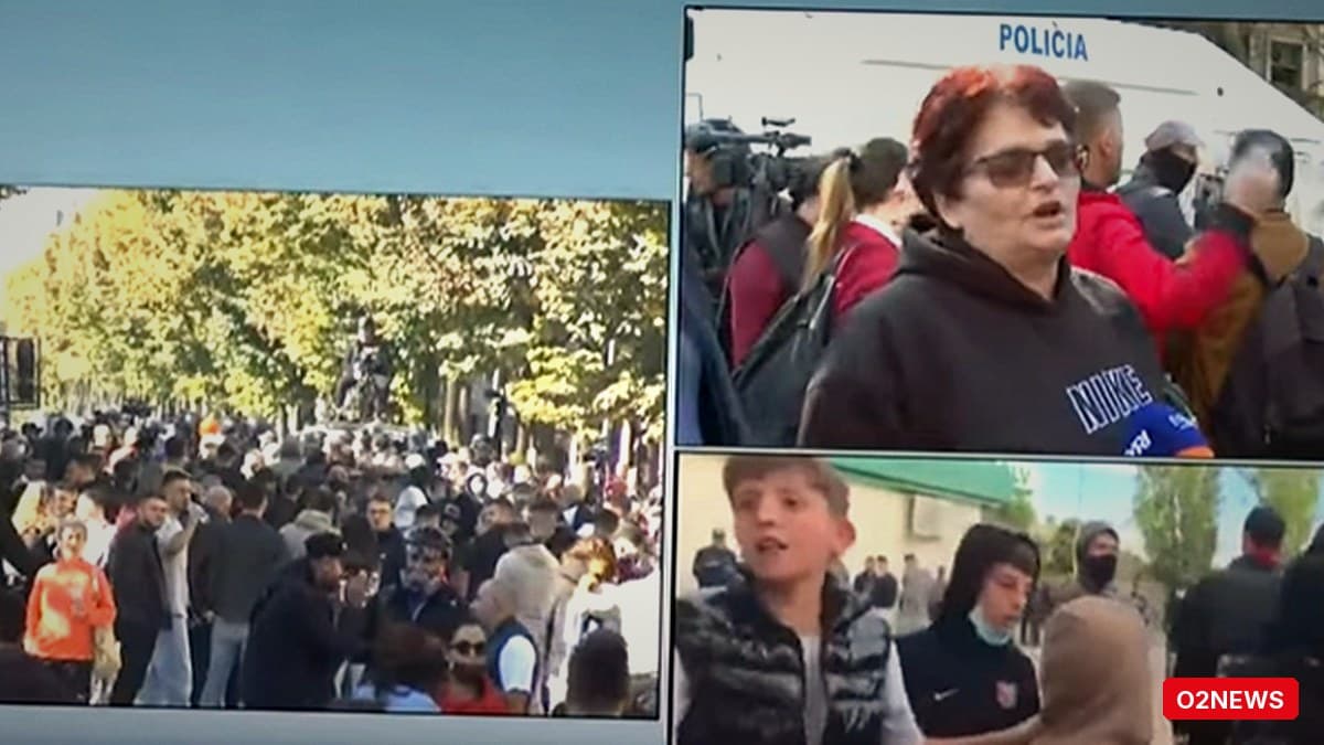Thirrje nga protesta para Ministrisë së Arsimit: Mos dhunoni fëmijët, nënat të bashkohen