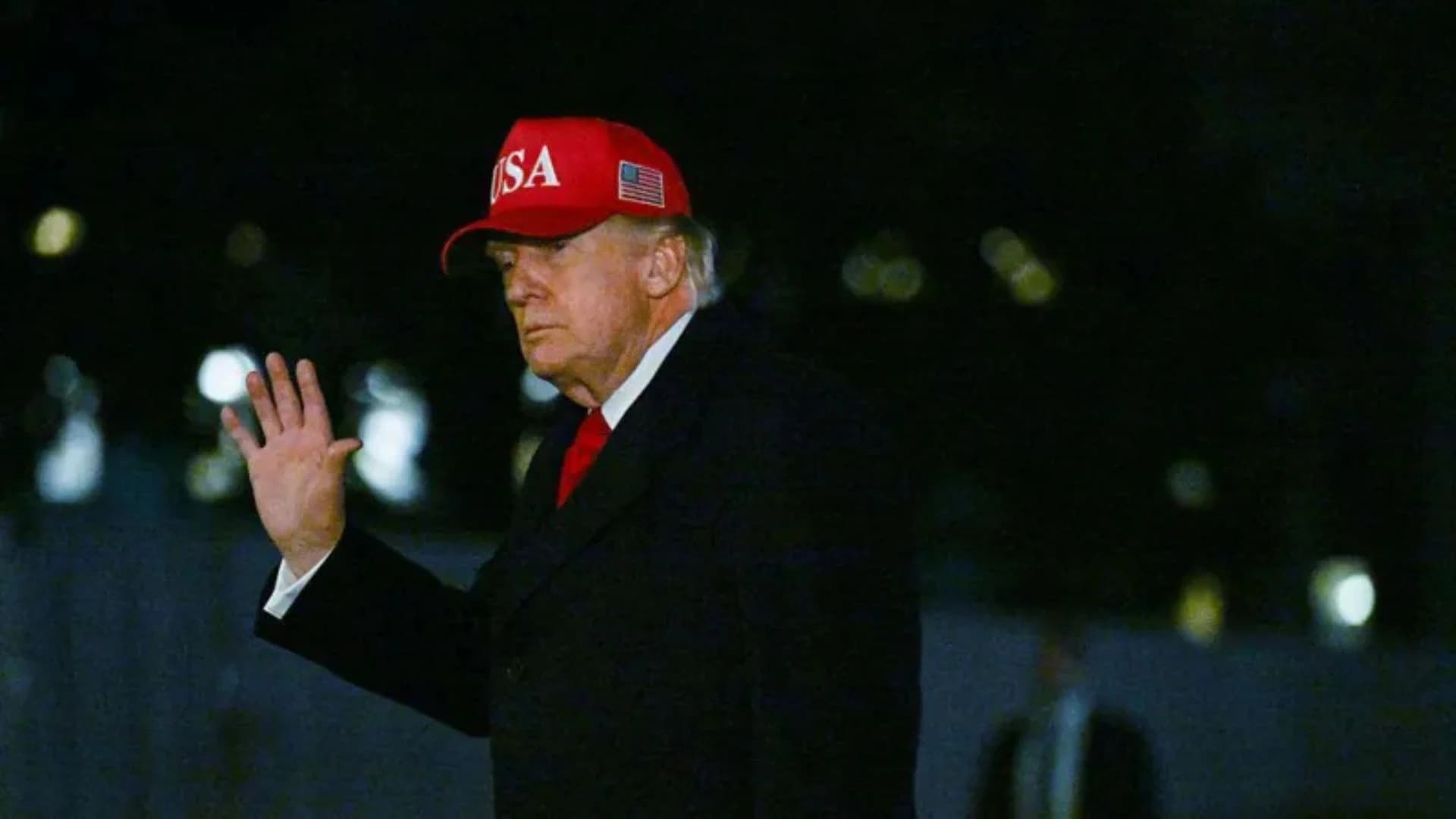 Trump zhduk nga mediat sociale foton kontroverse ku ‘zëvendësonte’ Krishtin me vete: Nuk kërkoj falje sepse…