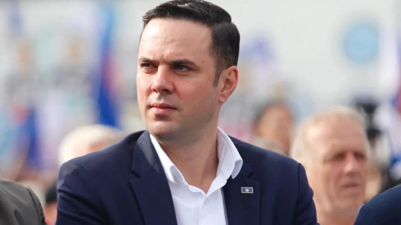 Ftesa e Kurtit për të propozuar 3 emra për President, Abdixhiku: Mund të nxjerrim emrin e Vjosa Osmanit, kryeministri të japë 66 votat e tij