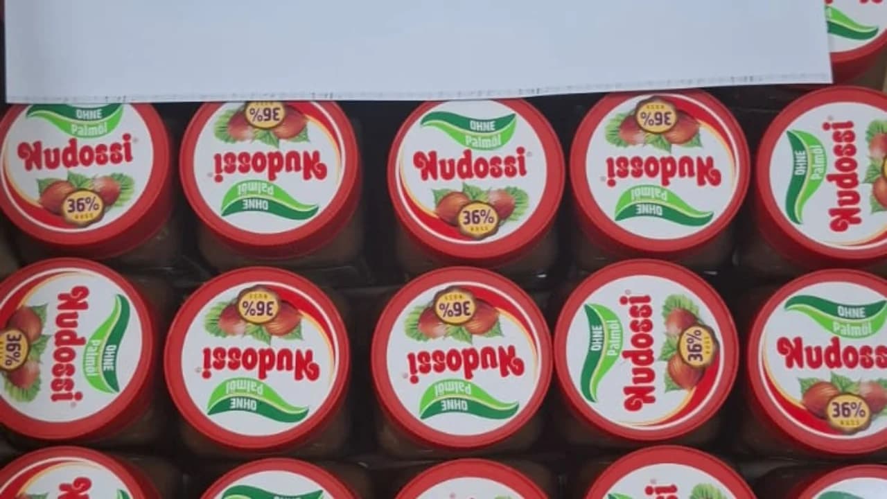 AKU bllokon disa kilogramë çokokremi “Nudossi” në Shqipëri, konstatohet me salmonelë