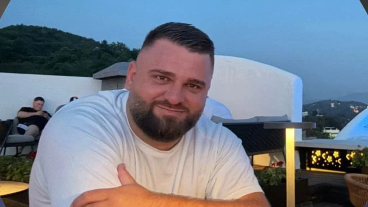 Vrasja e 30-vjeçarit në Memamliaj/ Seanca nisi 20 minuta me vonesë, ‘arrest në shtëpi’ për dy të arrestuarit