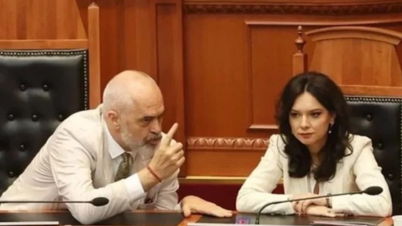 Debati pa media në grupin e PS, Rama- Spiropalit: Herën e parë nuk votove, të dytën bëre çarçaf, të tretën…, Ish-ministrja: Trimëri është të dëgjosh, jo të përjashtosh